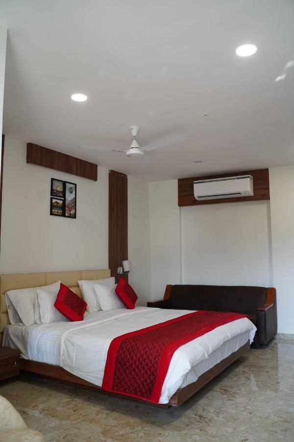 Leela Bizotel Junagadh Exterior foto