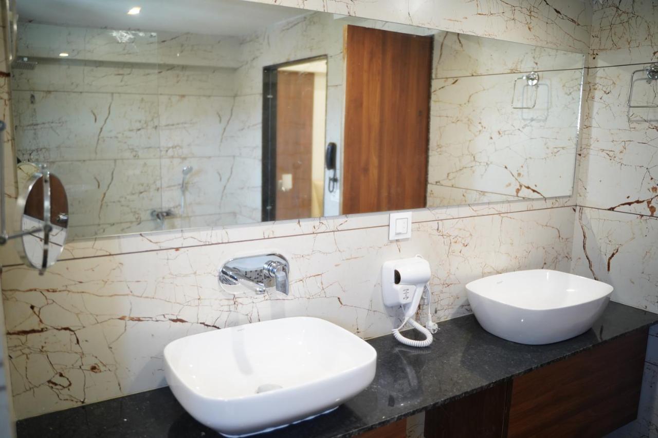 Leela Bizotel Junagadh Exterior foto