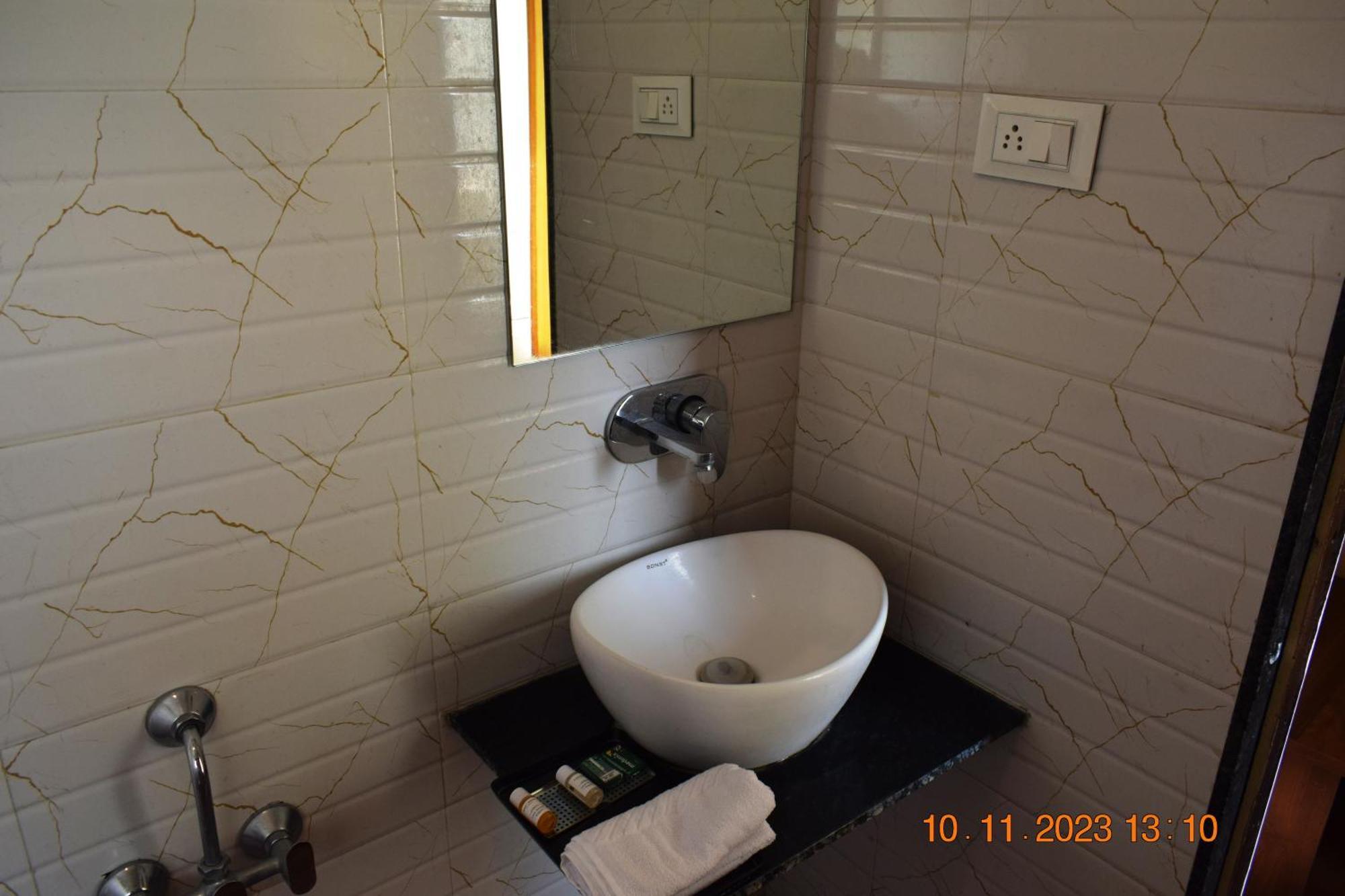 Leela Bizotel Junagadh Exterior foto